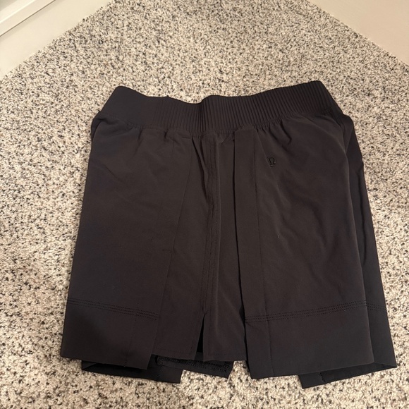 Stretch woven Lululemon shorts - Picture 1 of 5